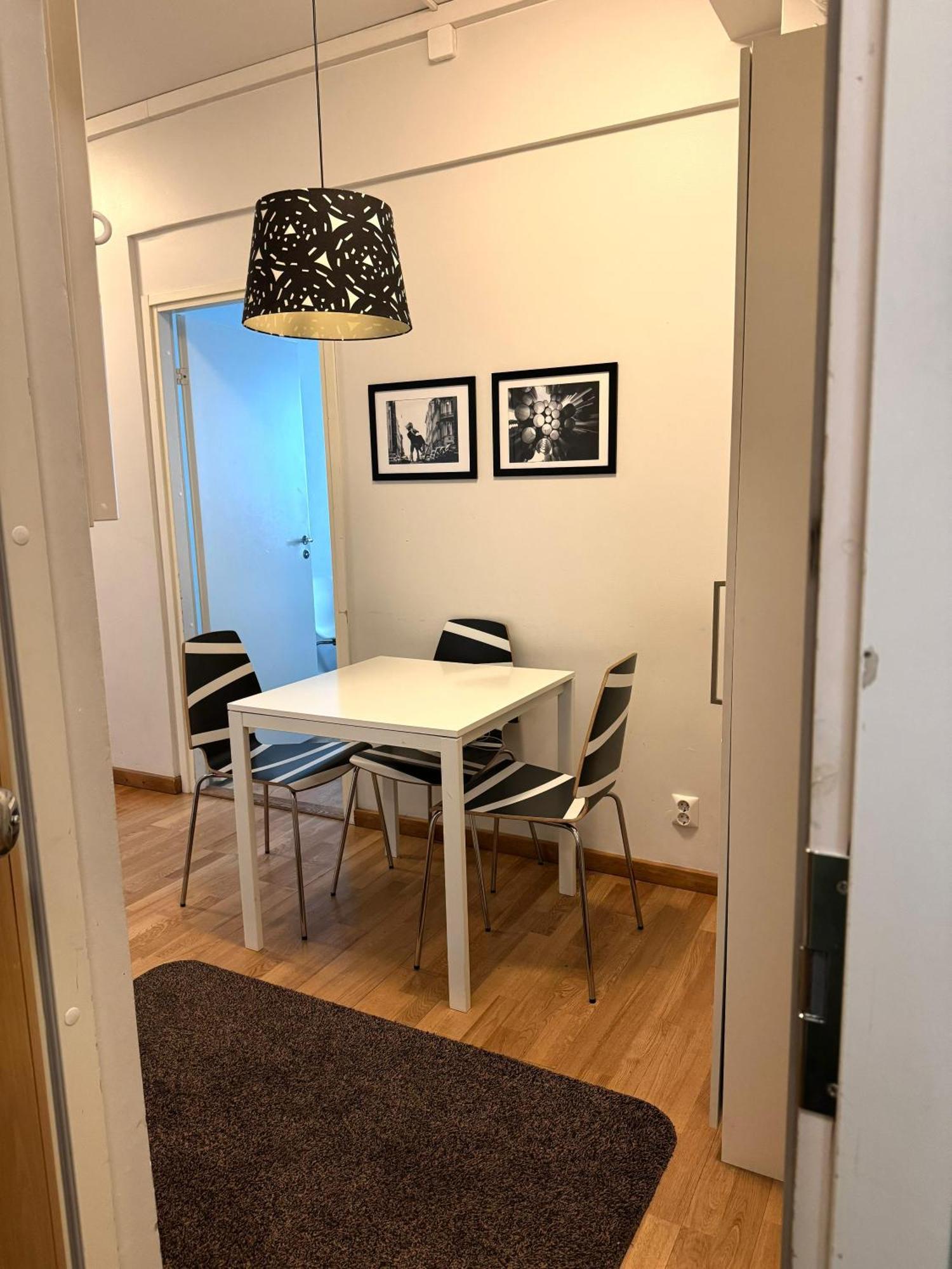 Kotimaailma Apartments Kamppi - 2Br In The City Center With Code Lock Helsingfors Eksteriør bilde